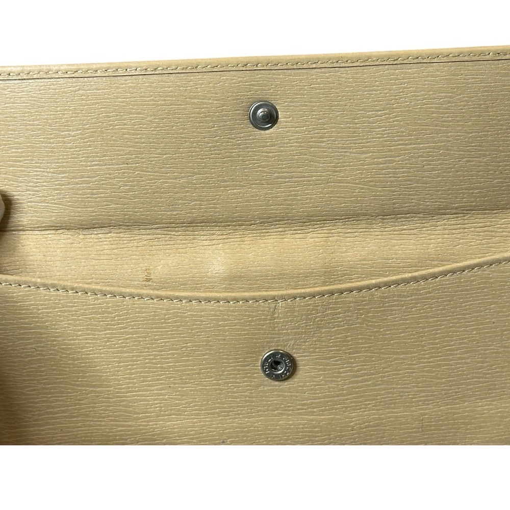 Gucci Tan Wallet with Textured Leather and Metallic Clasp - Picture 7 of 13